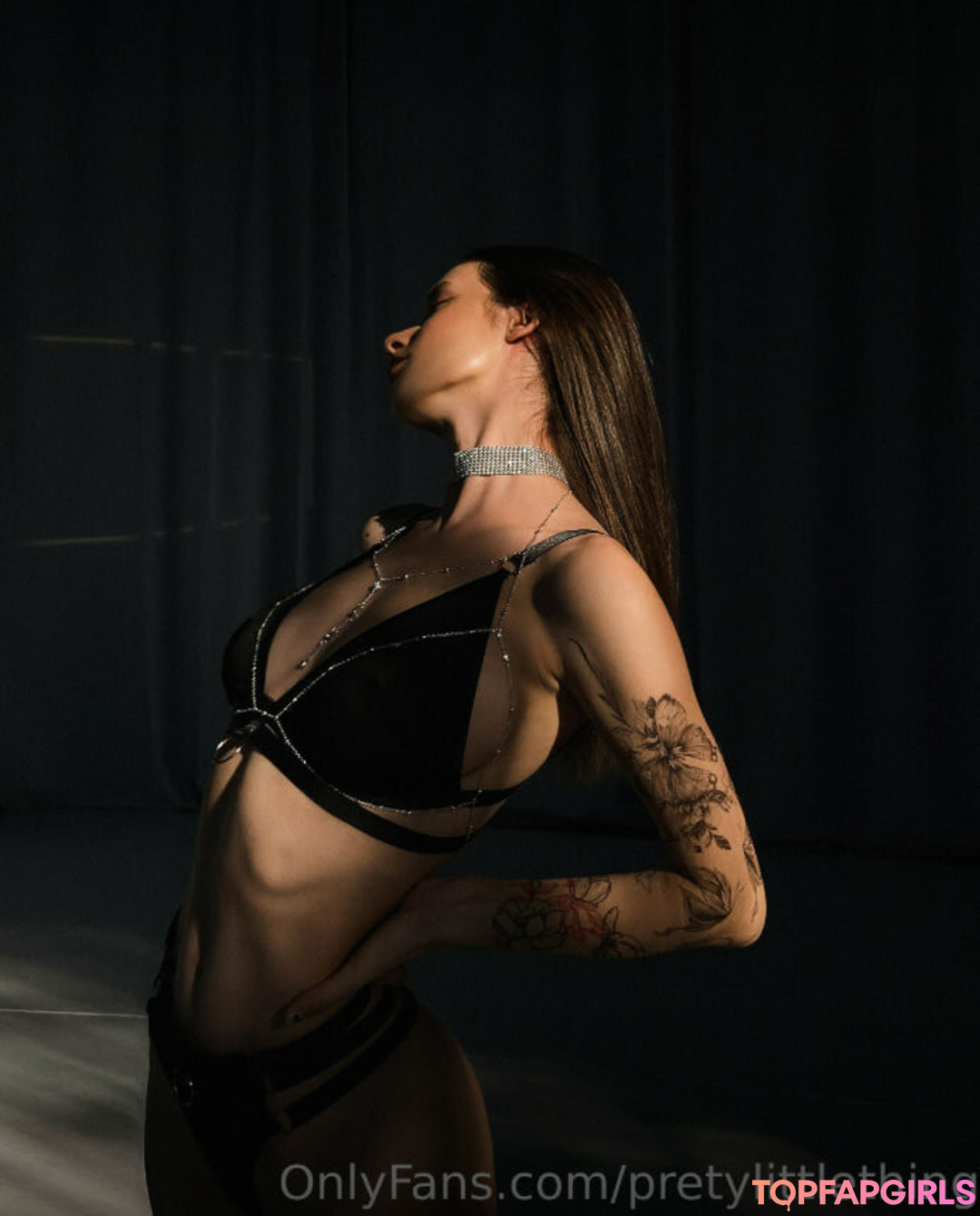 Naakte gelekte OnlyFans-foto van Pretylittlething #27 Naakte gelekte OnlyFans-foto van Pretylittlething #27