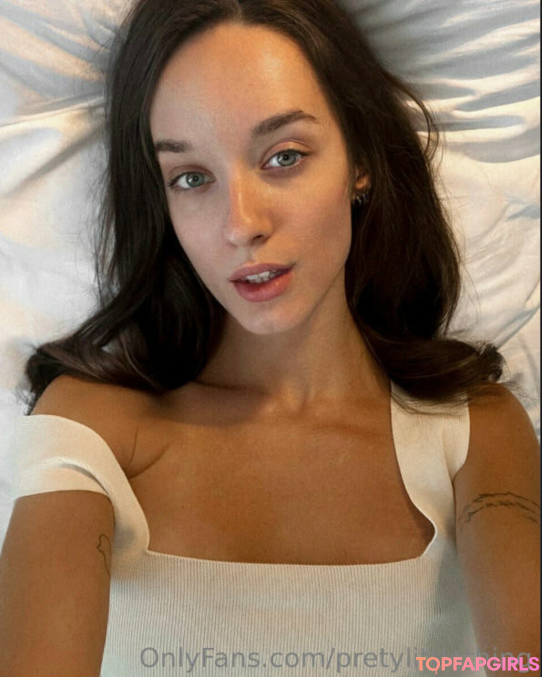 Naakte gelekte OnlyFans-foto van Pretylittlething #54 Naakte gelekte OnlyFans-foto van Pretylittlething #54