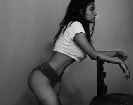 Naakte gelekte OnlyFans-foto van Swagata Sanyal