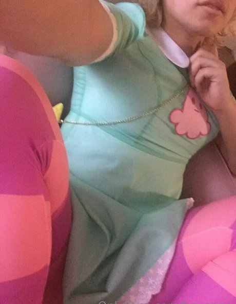 Naakte gelekte OnlyFans-foto van Hexanne