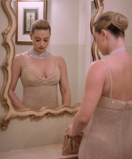 Lili Reinhart