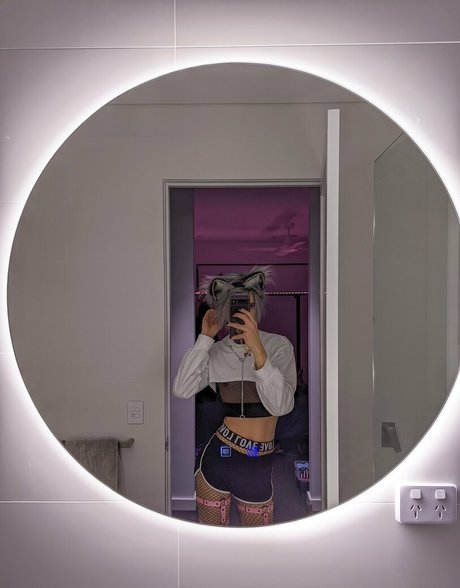 Naakte gelekte OnlyFans-foto van Femboypup