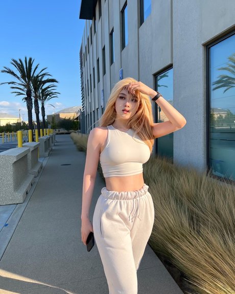 Naakte gelekte OnlyFans-foto van Allissa Shin