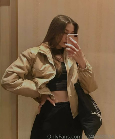 Naakte gelekte OnlyFans-foto van Teenymouse