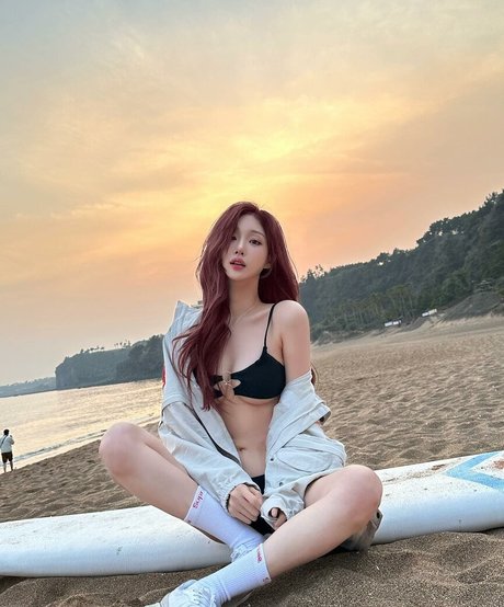 Naakte gelekte OnlyFans-foto van Woohankyung