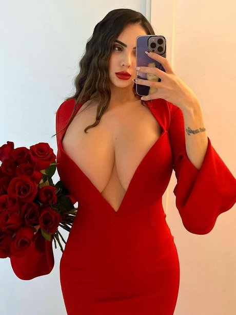 Naakte gelekte OnlyFans-foto van Sanna Meira