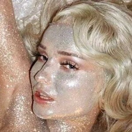 Naakte gelekte OnlyFans-foto van Kim Petras