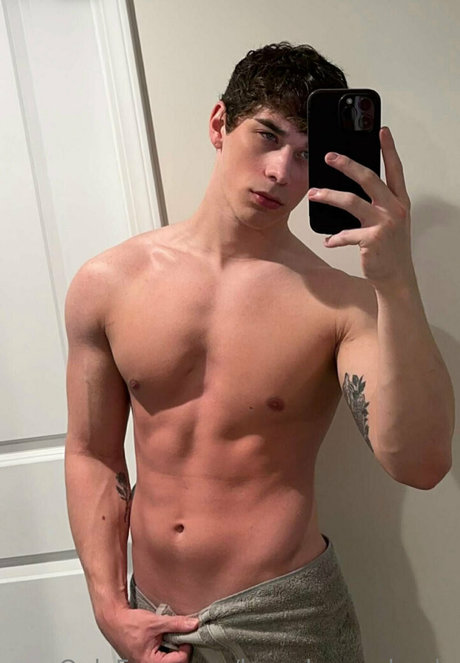 Naakte gelekte OnlyFans-foto van Brandonrowlandx