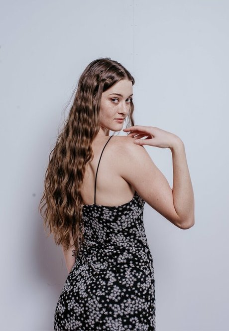 Naakte gelekte OnlyFans-foto van Olivia Madison