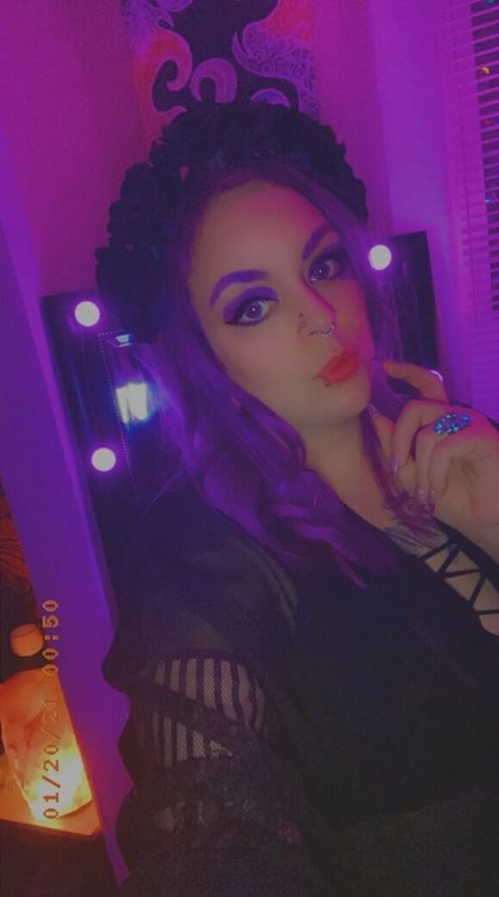 Naakte gelekte OnlyFans-foto van Inkedshyvixen