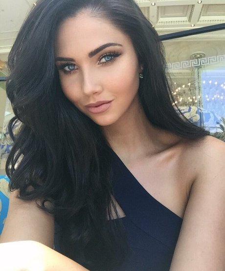Naakte gelekte OnlyFans-foto van Jessica Green