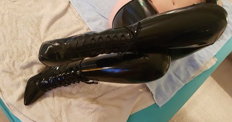 Naakte gelekte OnlyFans-foto van Shannonhuxley