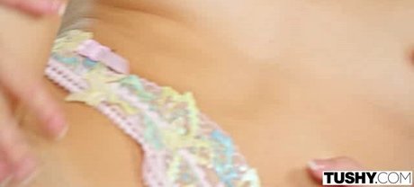 Naakte gelekte OnlyFans-foto van Rika Fane