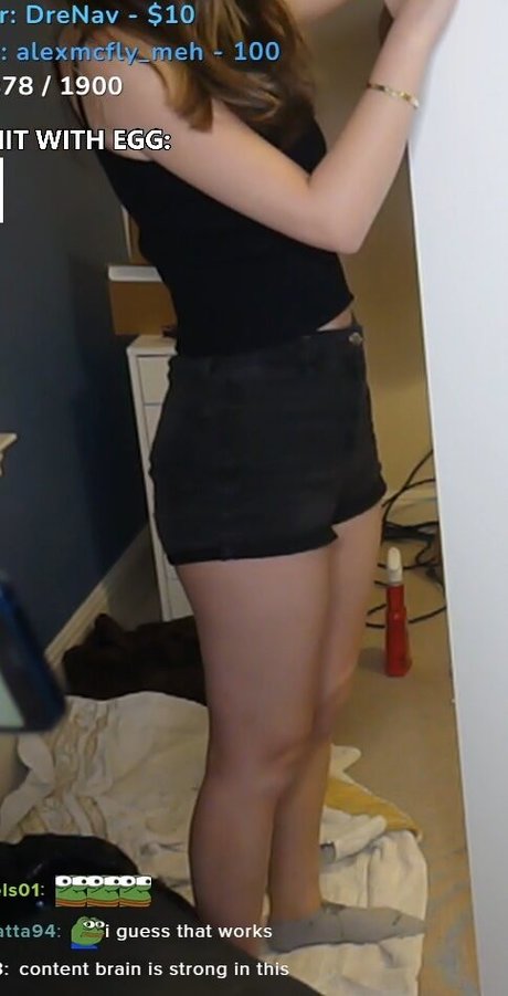Naakte gelekte OnlyFans-foto van Extraemily