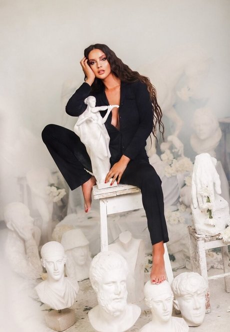 Naakte gelekte OnlyFans-foto van Oriola Marashi