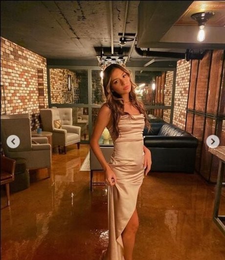 Naakte gelekte OnlyFans-foto van Emily Legler
