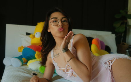 Naakte gelekte OnlyFans-foto van Theangelari
