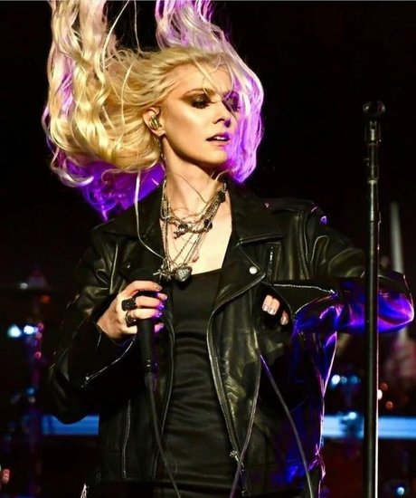 Naakte gelekte OnlyFans-foto van Taylor Momsen