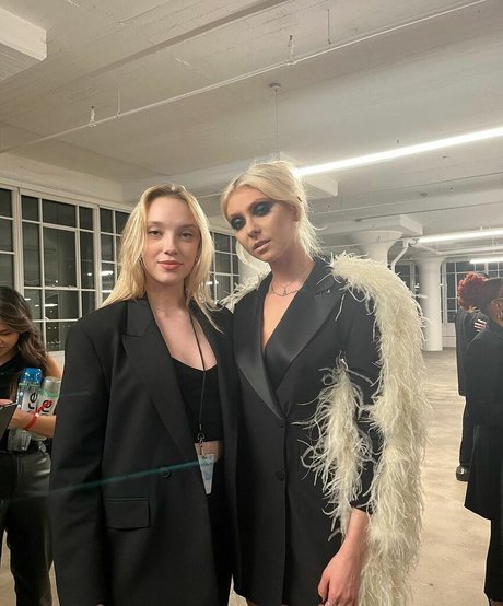 Naakte gelekte OnlyFans-foto van Taylor Momsen