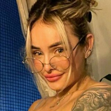 Naakte gelekte OnlyFans-foto van Antoniasavatto