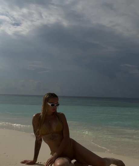 Naakte gelekte OnlyFans-foto van Diana Shurygina