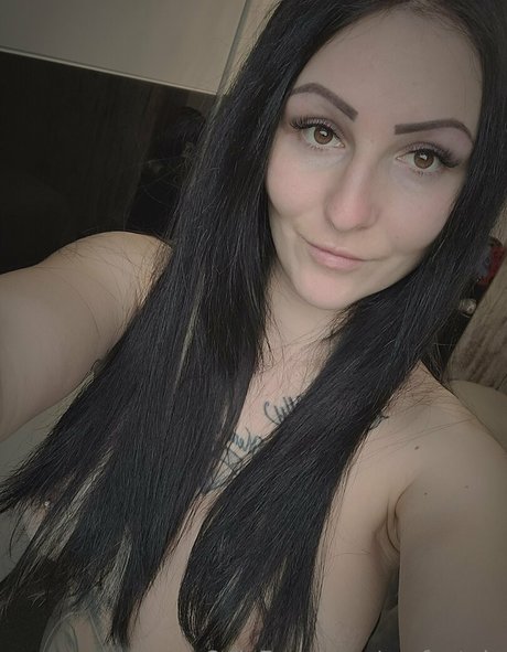 Naakte gelekte OnlyFans-foto van Cheekycharlotte
