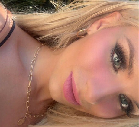 Naakte gelekte OnlyFans-foto van Madison Hill