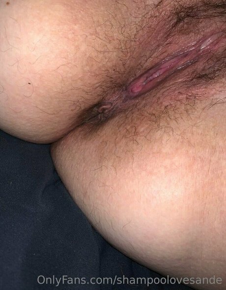Naakte gelekte OnlyFans-foto van Shampoolovesande