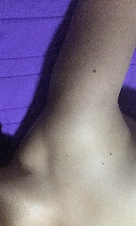 Naakte gelekte OnlyFans-foto van Collegeaura