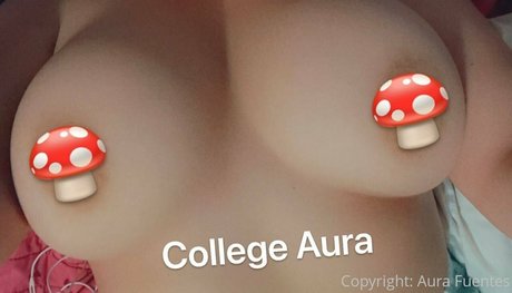 Naakte gelekte OnlyFans-foto van Collegeaura