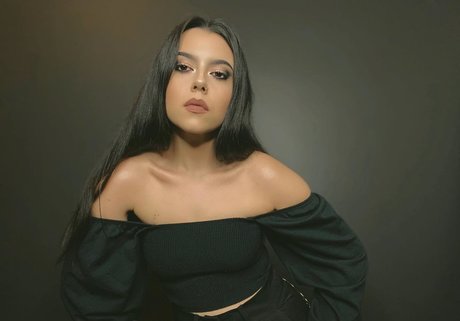 Naakte gelekte OnlyFans-foto van Violet Orlandi