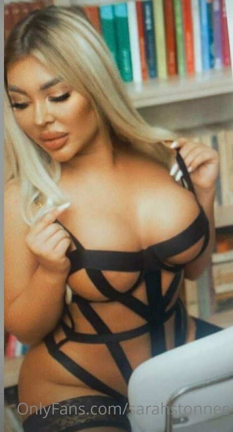 Naakte gelekte OnlyFans-foto van Sarahstonnee