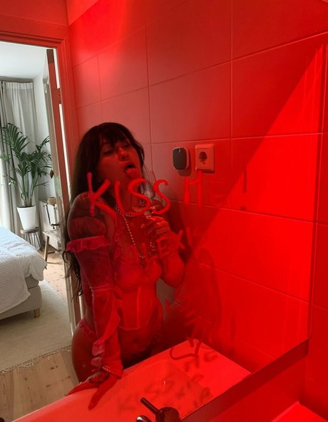 Xmishacrossx