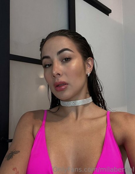 Naakte gelekte OnlyFans-foto van Mila Bernal