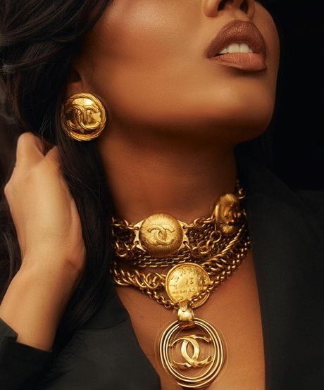 Naakte gelekte OnlyFans-foto van Angela Simmons