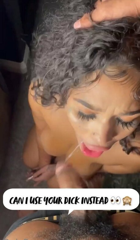 Naakte gelekte OnlyFans-foto van Kisssingcousins