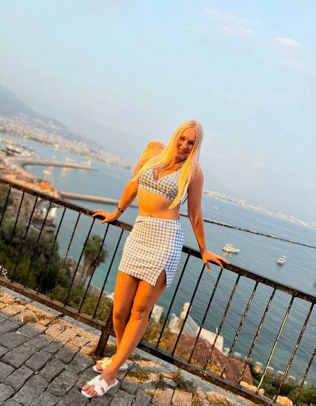 Naakte gelekte OnlyFans-foto van Siswet19