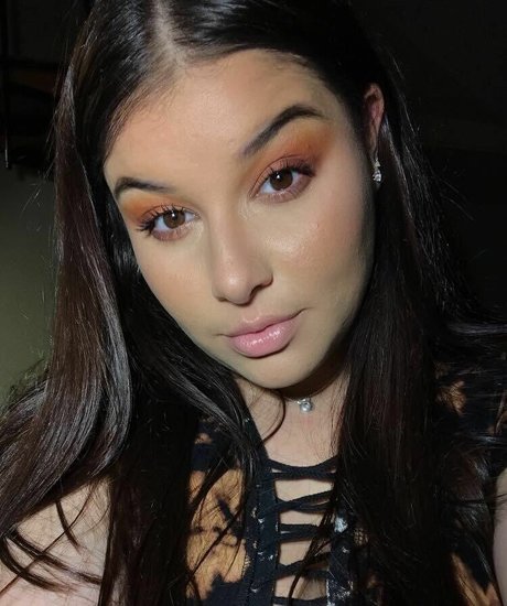Naakte gelekte OnlyFans-foto van Ilianna