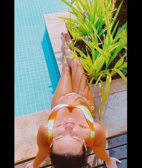 Naakte gelekte OnlyFans-foto van Larissa Erthal