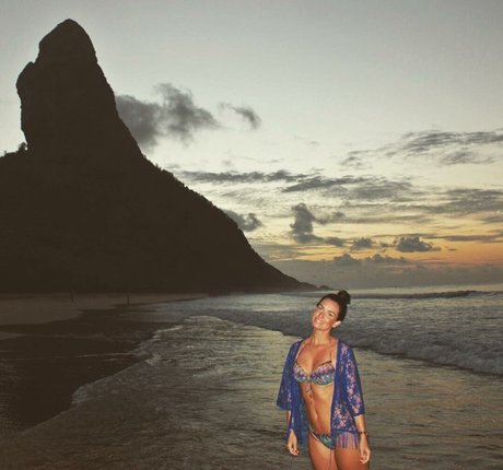 Naakte gelekte OnlyFans-foto van Larissa Erthal