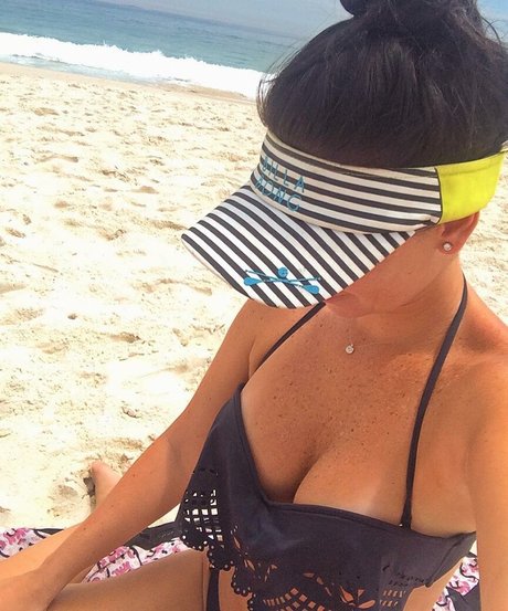 Naakte gelekte OnlyFans-foto van Larissa Erthal