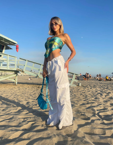 Naakte gelekte OnlyFans-foto van Cakebycay