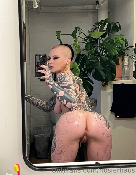 Naakte gelekte OnlyFans-foto van Rio Sierhaus