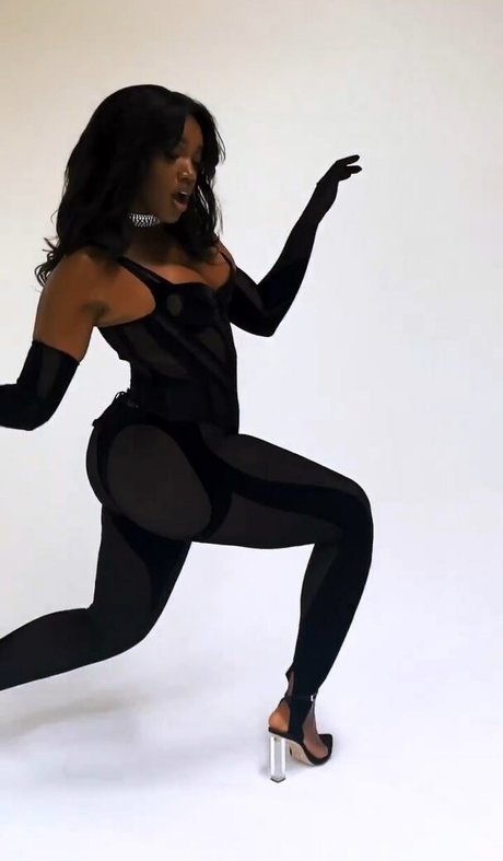 Naakte gelekte OnlyFans-foto van Iza Cantora