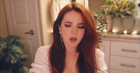 Naakte gelekte OnlyFans-foto van Goodnight Moon