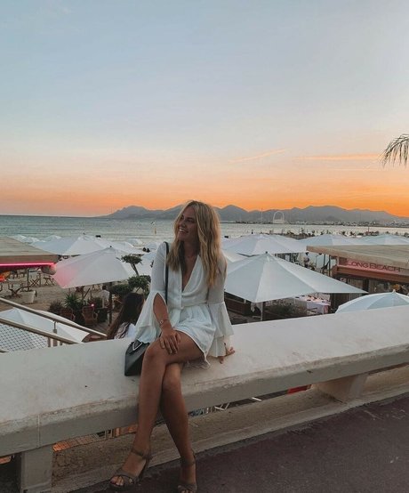 Naakte gelekte OnlyFans-foto van Axelle Maga