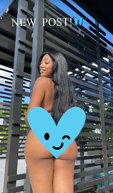 Naakte gelekte OnlyFans-foto van Vivi