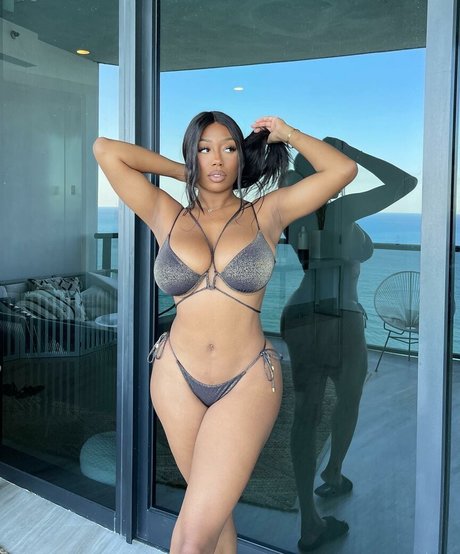 Naakte gelekte OnlyFans-foto van Vivi