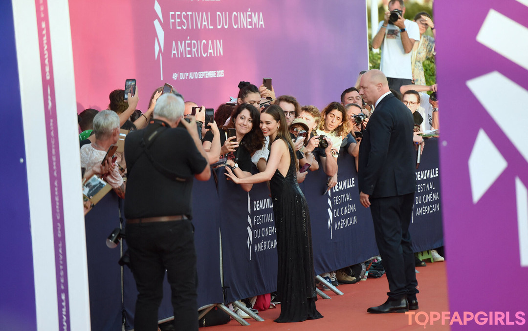 Naakte gelekte OnlyFans-foto van Emilia Clarke #1106