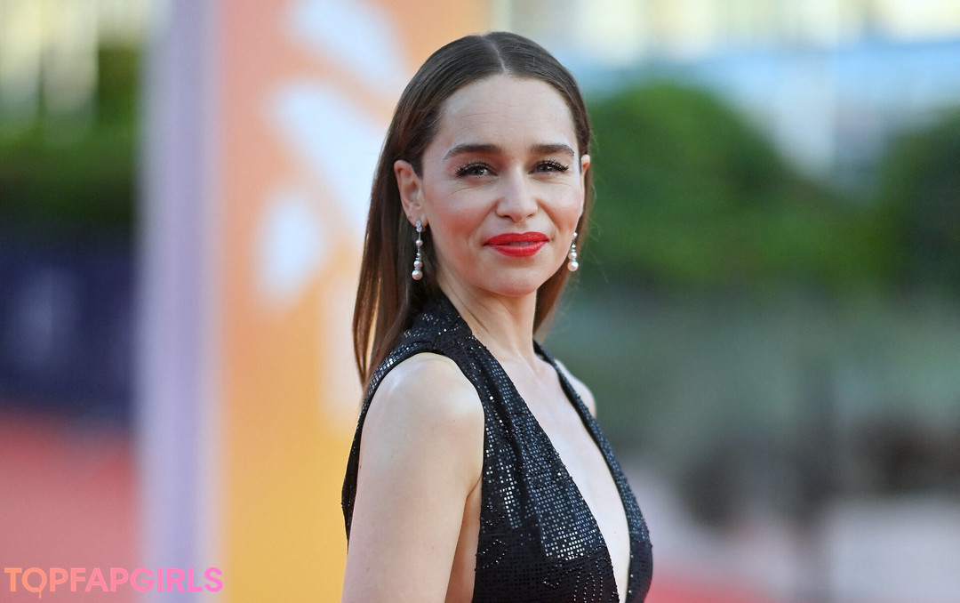 Naakte gelekte OnlyFans-foto van Emilia Clarke #1135
